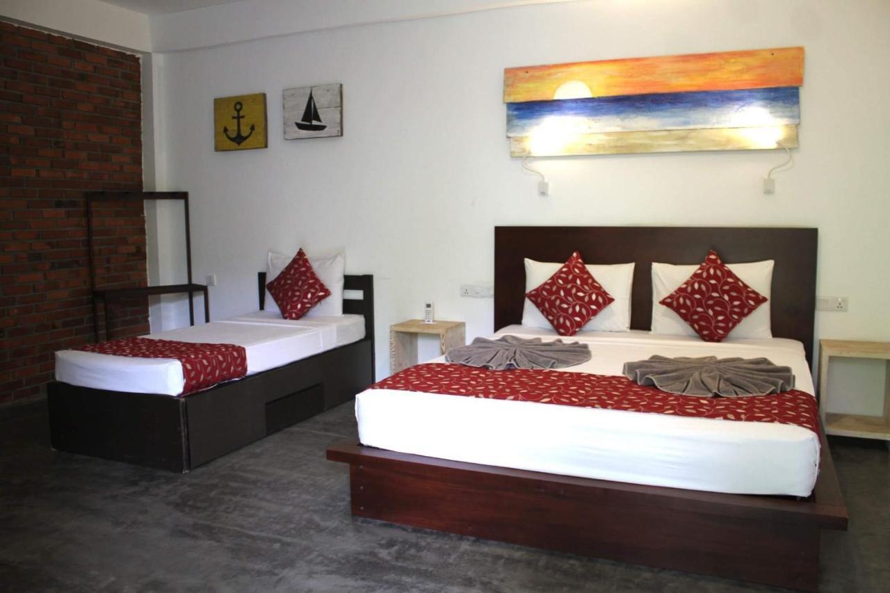 Hotel Il Frangipane Sigiriya Habitación foto